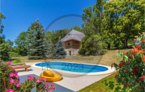 Amazing home in Frkasic with Outdoor swimming pool, Sauna and 2 Bedrooms, Frkašić
